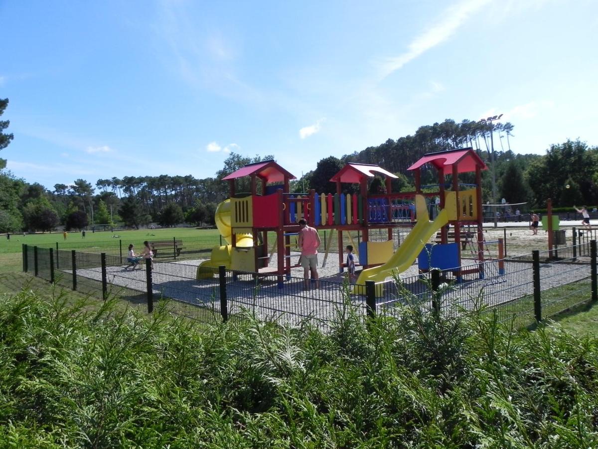 Village Vacances Les Chenes De Leon Exterior photo