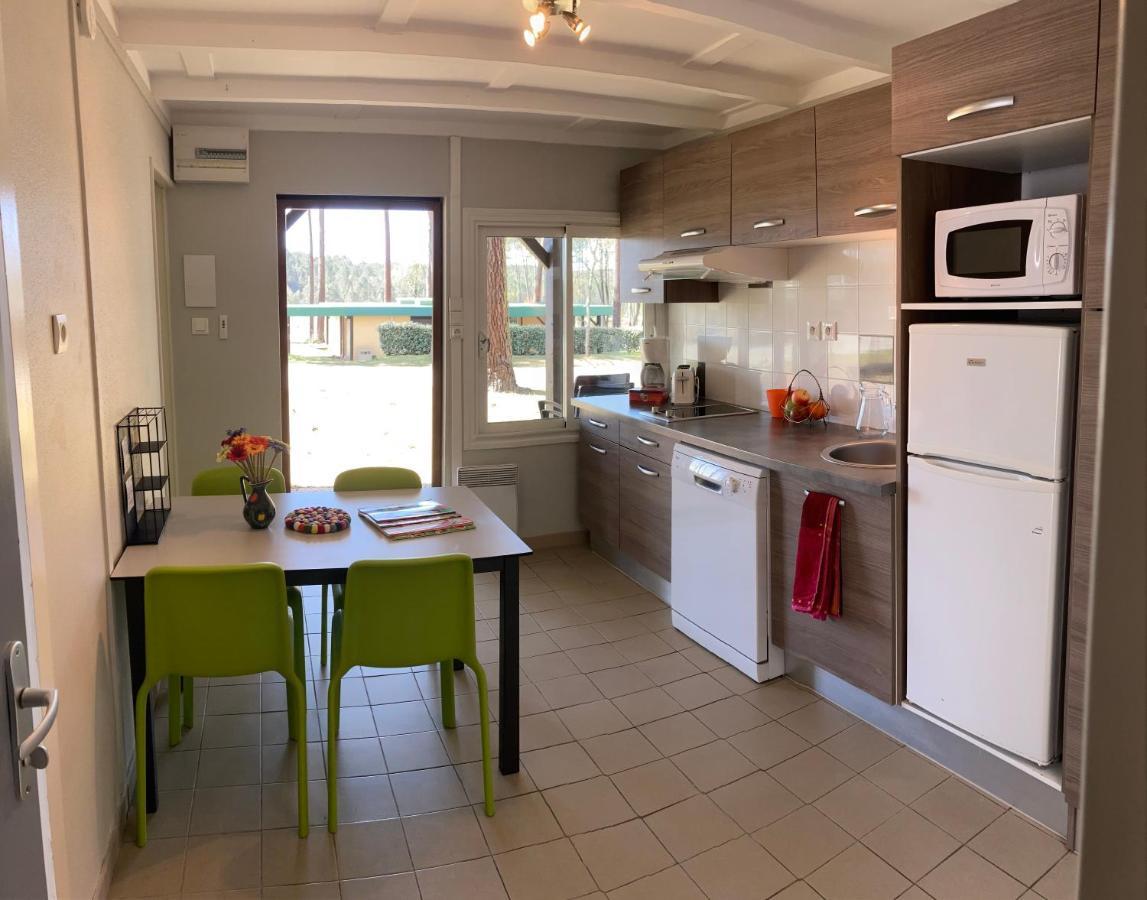 Village Vacances Les Chenes De Leon Exterior photo